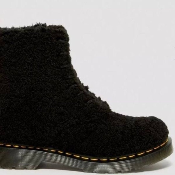 New DR. MARTENS SHEARLING PASCAL 1460 BOOTIES